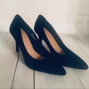 {black pumps} .[sz 9] 🆕